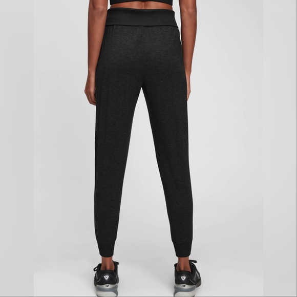 GapFit Brushed Tech Jersey Joggers Mid Rise - Picture 3 of 9